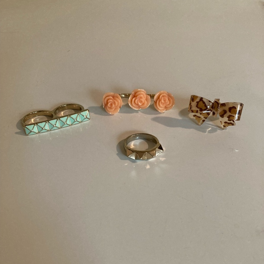 Women’s or Juniors rings bundle FREE w/10$ purchase